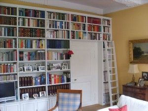 Bücherregal / Bücherwand